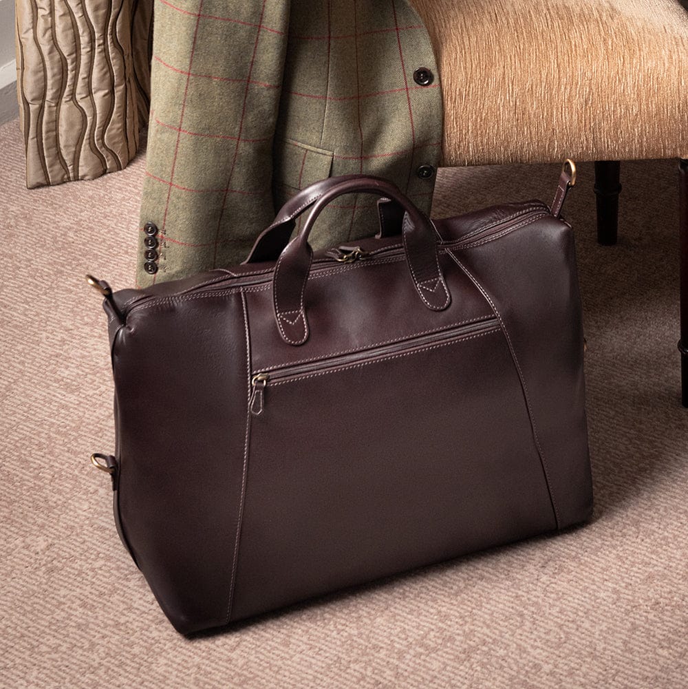 Leather holdall, brown, lifestyle