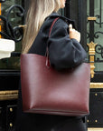 Leather tote bag, burgundy, lifestyle