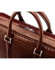 The Tressé leather laptop bag, burgundy woven, closup