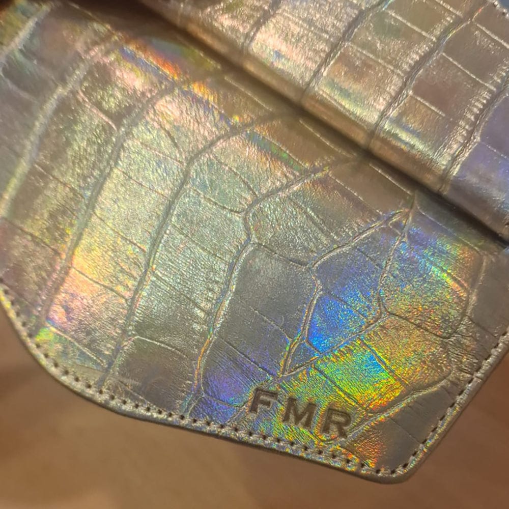 Large leather purse with 15 CC, gold croc, blind embossing