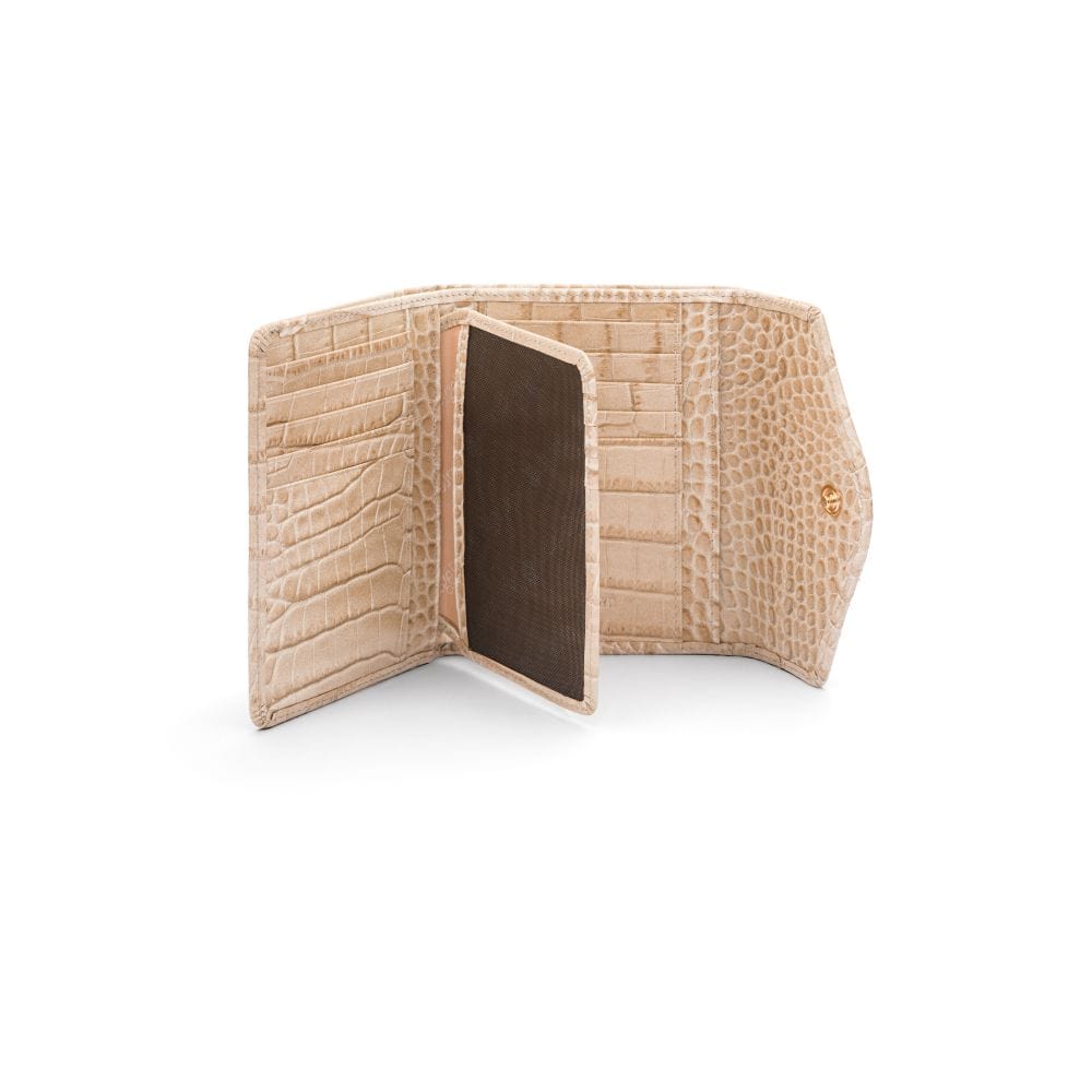Large leather purse with 15 CC, ivory croc, inside