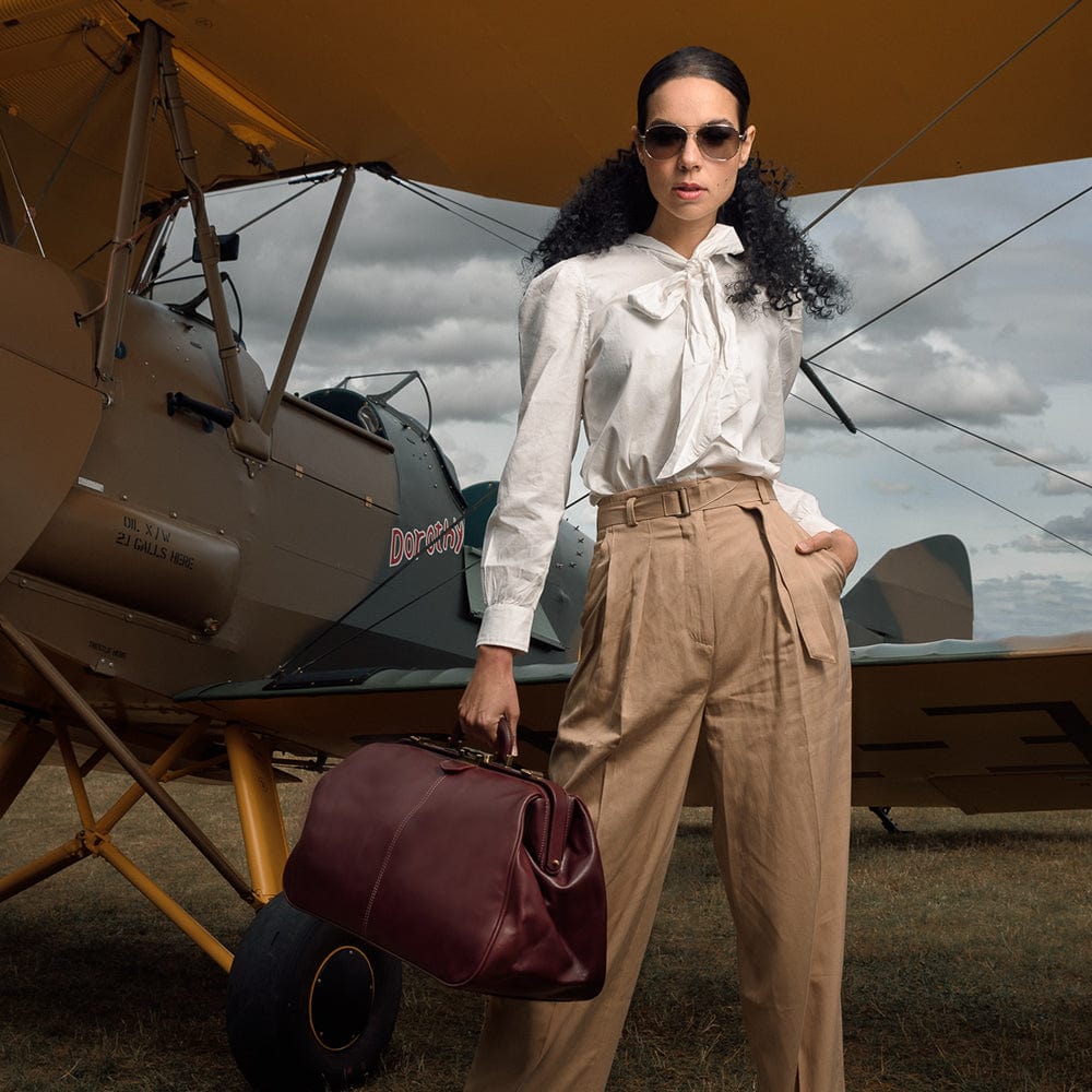 Gladstone bag in leather, dark tan,  lifetstyle
