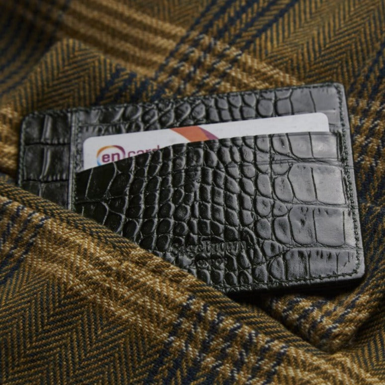 Flat leather credit card holder, green croc, lifestyle