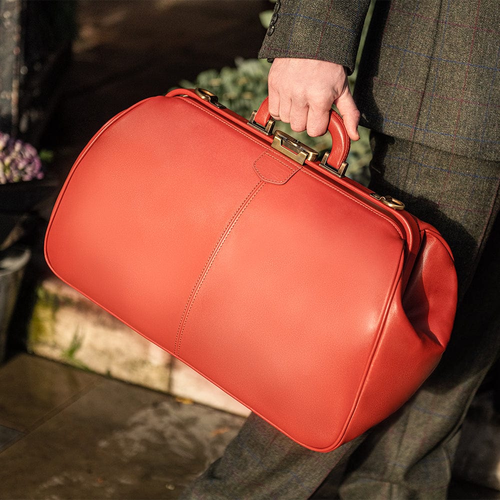 Leather Gladstone holdall, light tan, lifestyle