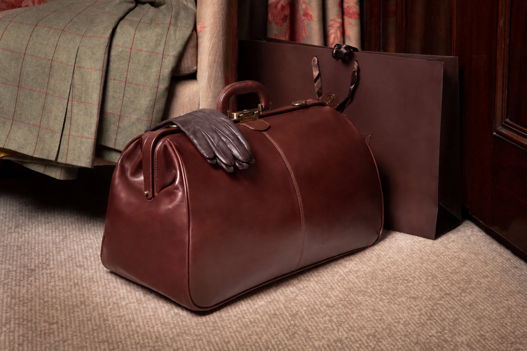 The Leather Gladstone Bag: Sizes, Styles and How to Choose