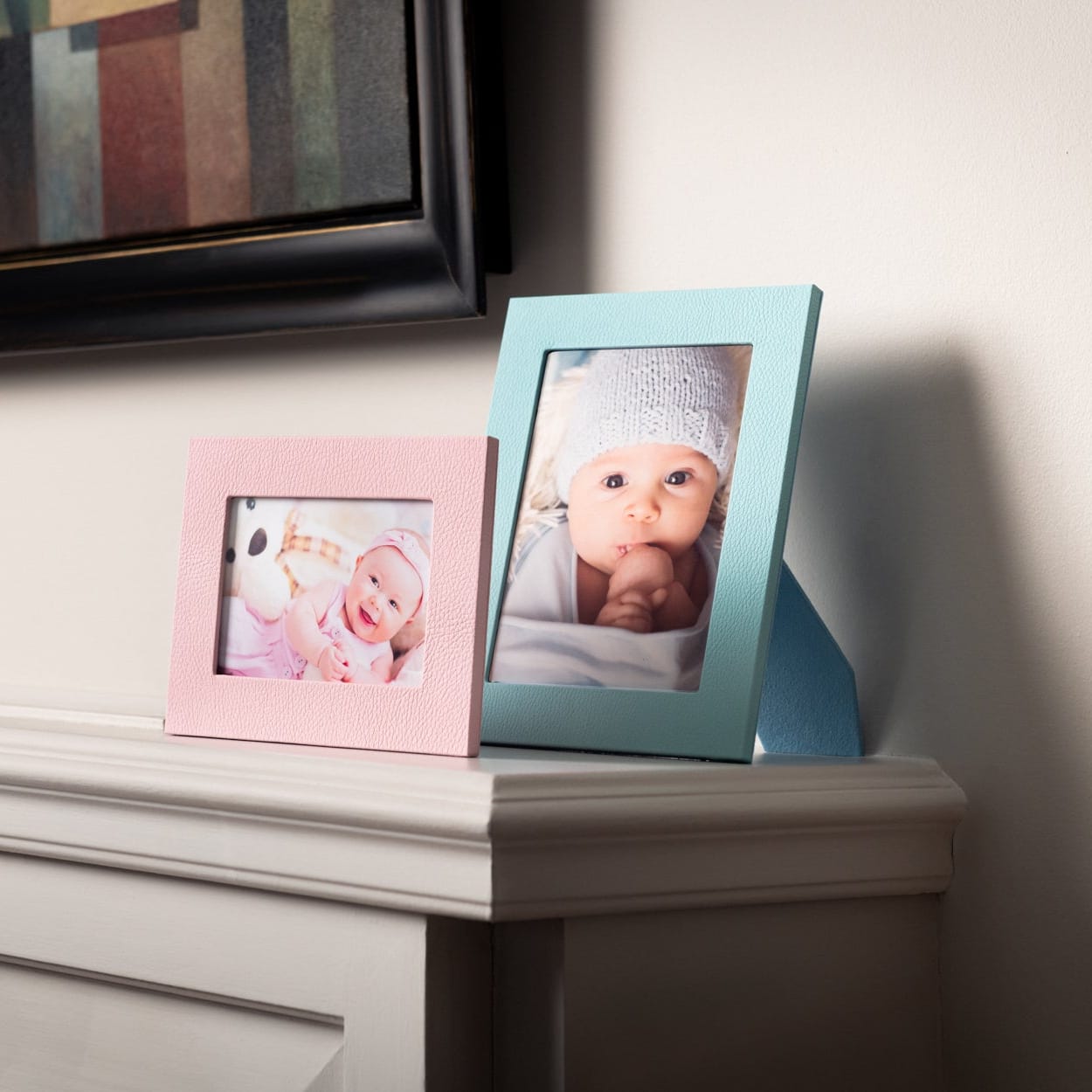 Leather photo frame, pink, landscape lifestyle