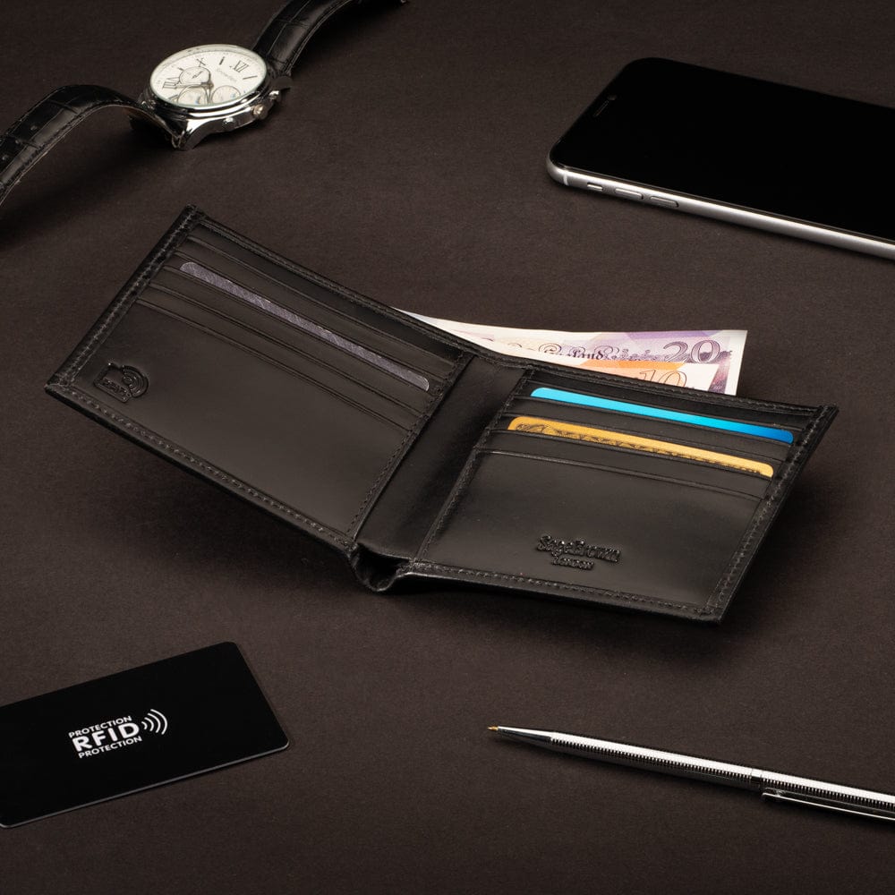 RFID wallet in bridle hide leather, black, lifestyle