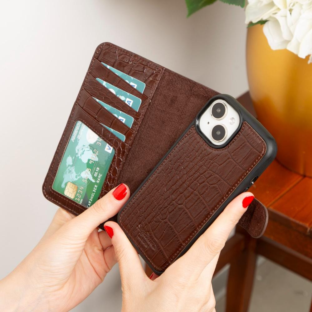 iPhone 15 case in leather with RFID, brown croc, lifestyle view