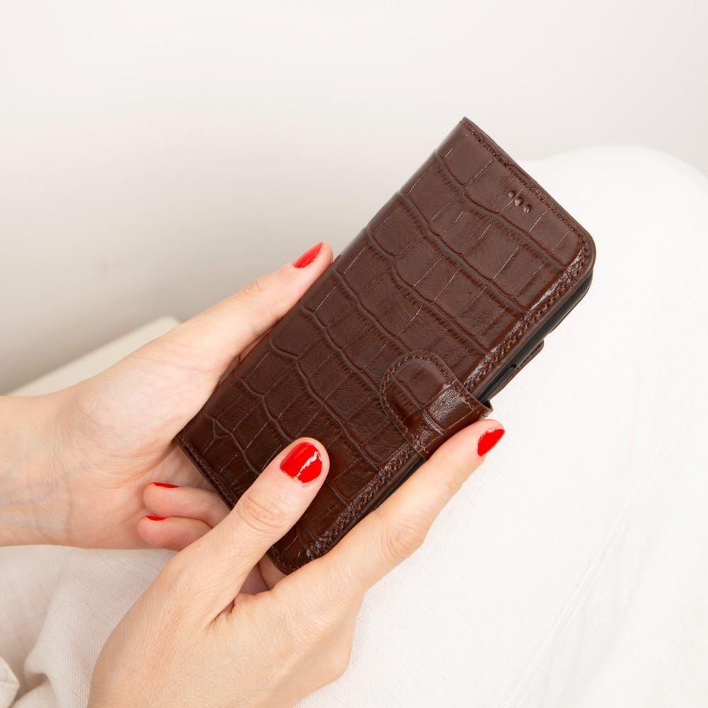 iPhone 15 case in leather with RFID, brown croc, lifestyle