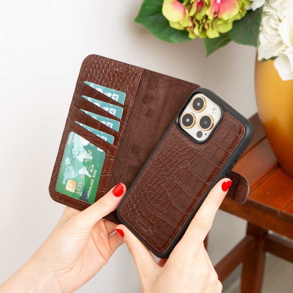 iPhone 15 Pro case in leather with RFID, brown croc, lifestyle