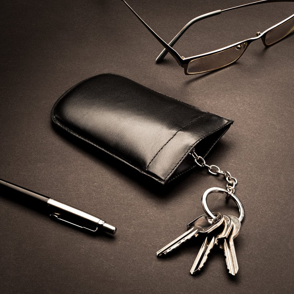 Leather key case with squeeze spring opening, black, lifestyle