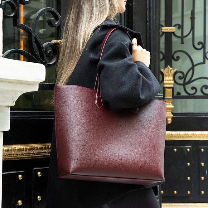 Leather tote bag, burgundy, lifestyle