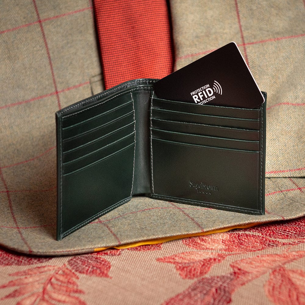 RFID wallet in green bridle leather, lifestyle