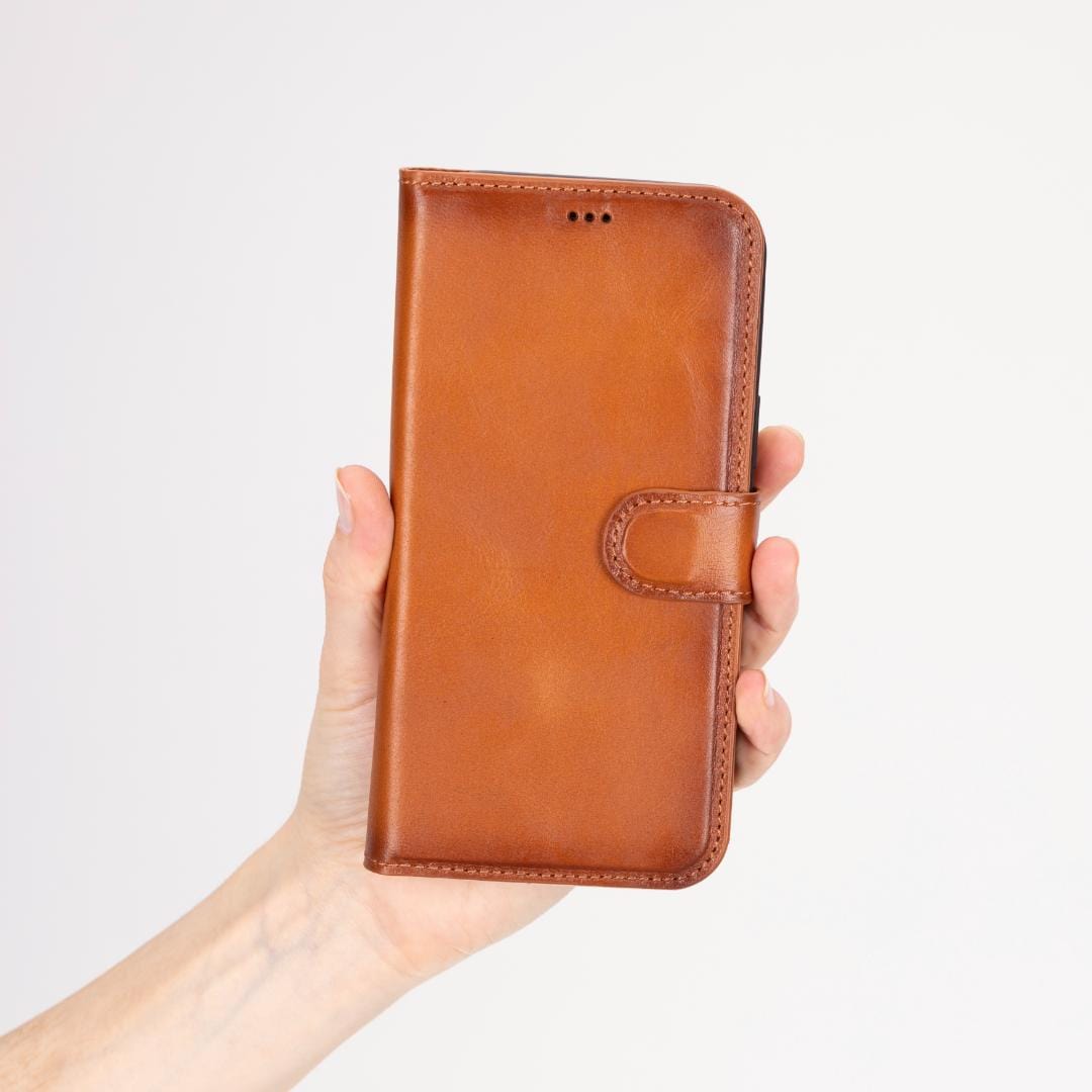 iPhone 16 Pro case in leather with RFID, tan, lifestyle