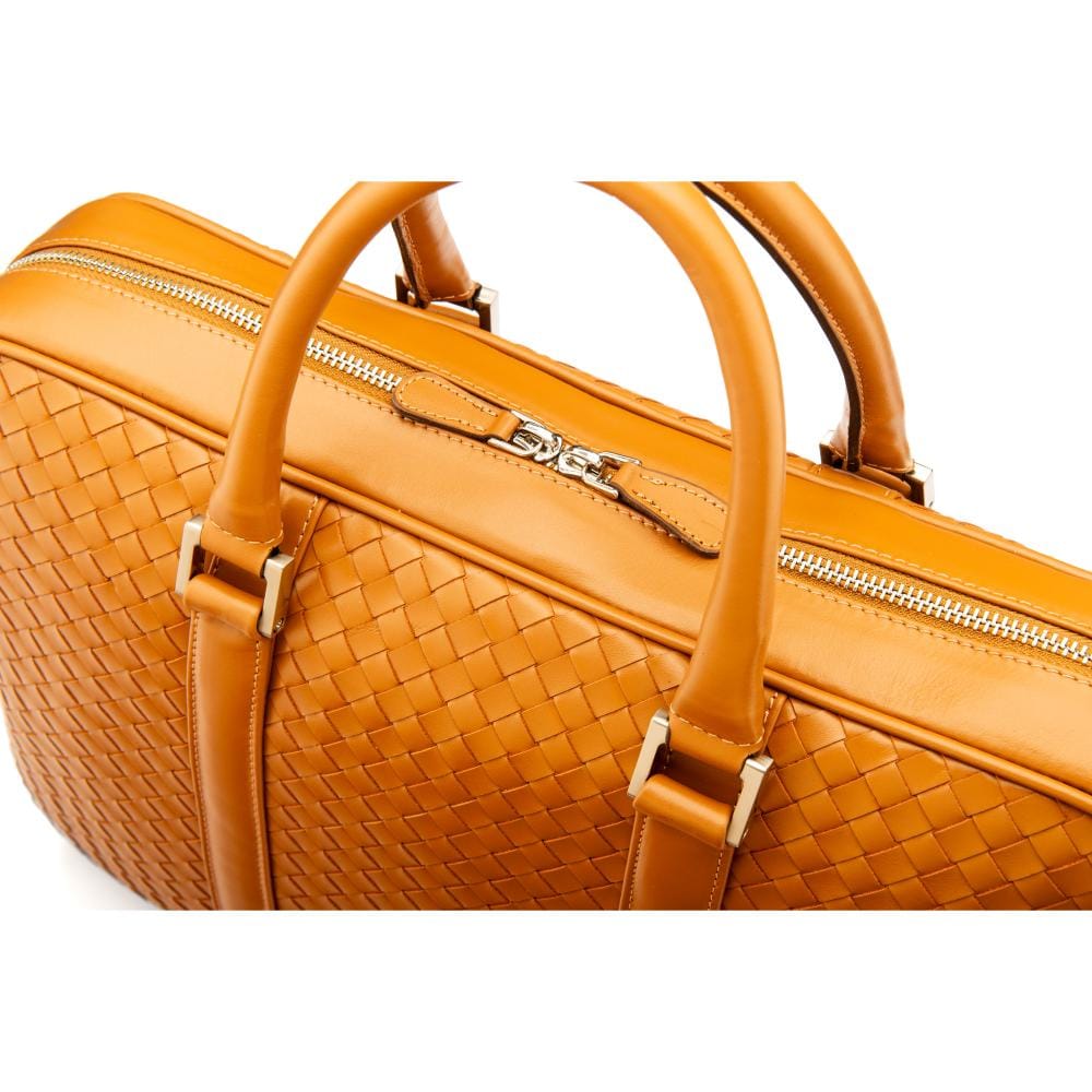 The Tressé leather laptop bag, tan woven, closeup
