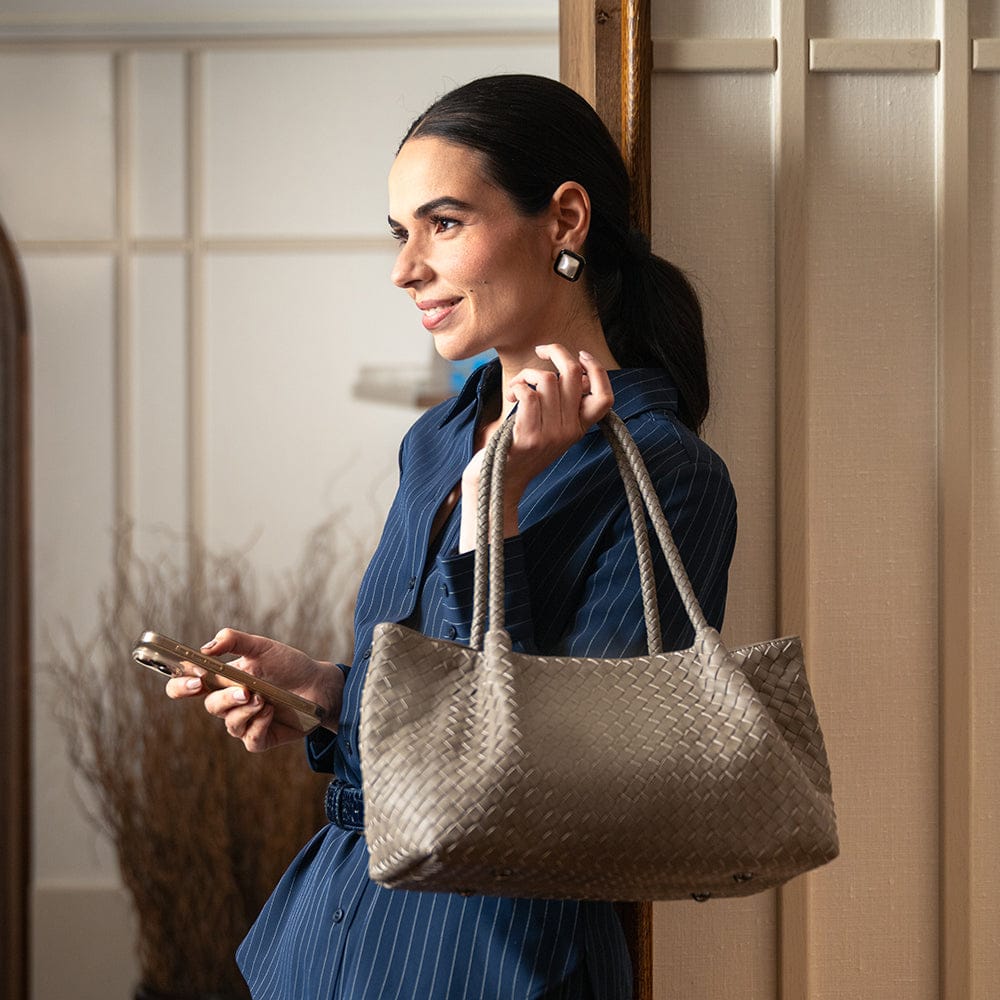 Midi woven leather bag, taupe, lifestyle