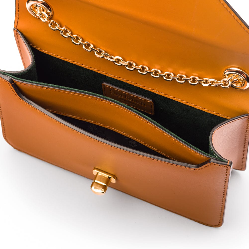 Small leather envelope chain bag, camel, side view