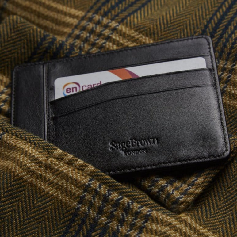Flat leather credit card holder, black, lifestyle