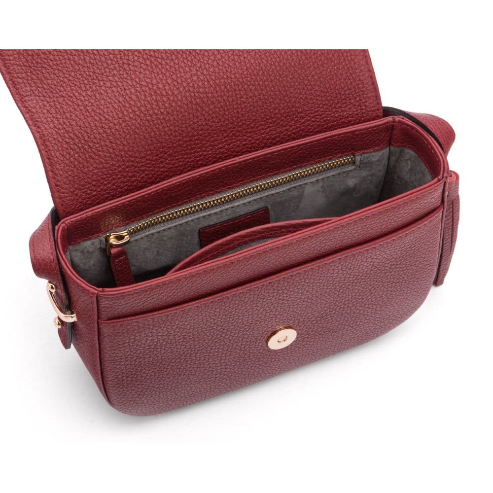 Leather saddle bag, burgundy, inside