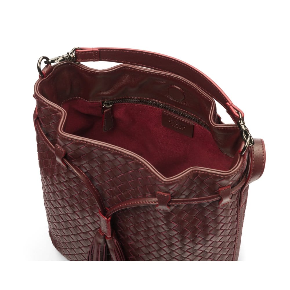 Woven leather bucket bag, burgundy, inside