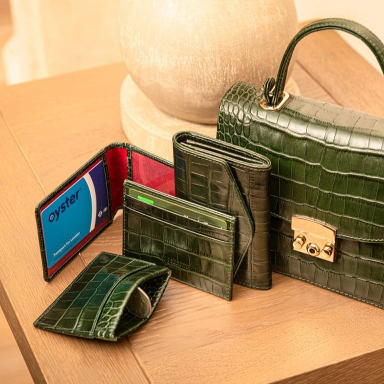Flat leather credit card wallet 4 CC, green croc, lifestyle