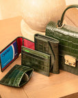 Flat leather credit card wallet 4 CC, green croc, lifestyle