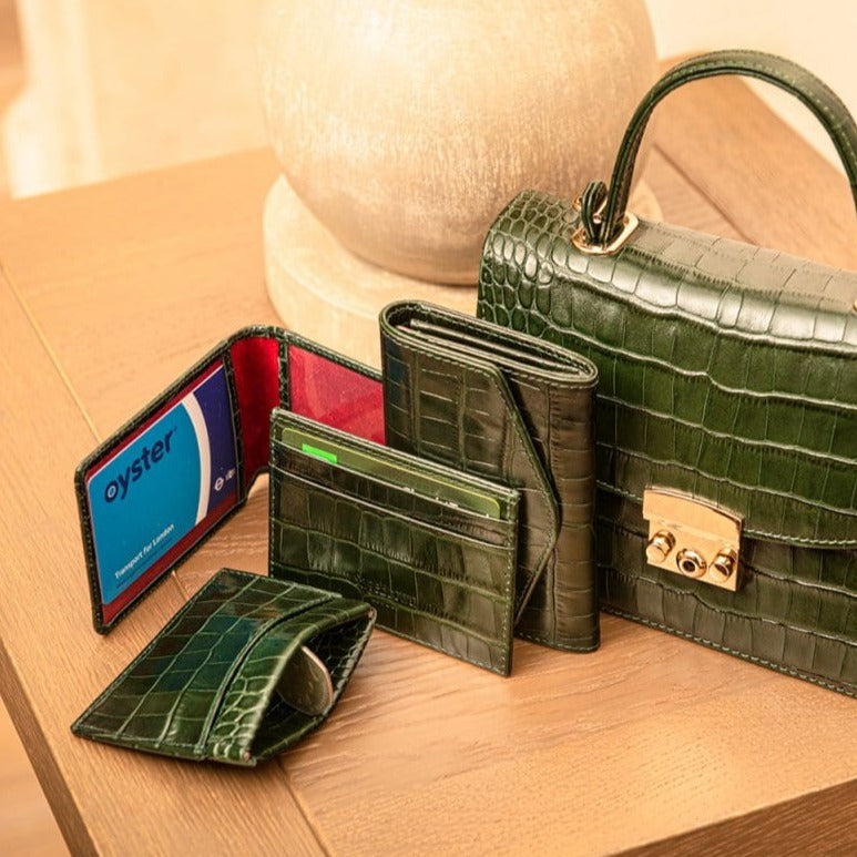 Leather squeeze spring coin purse, green croc, lifestyle