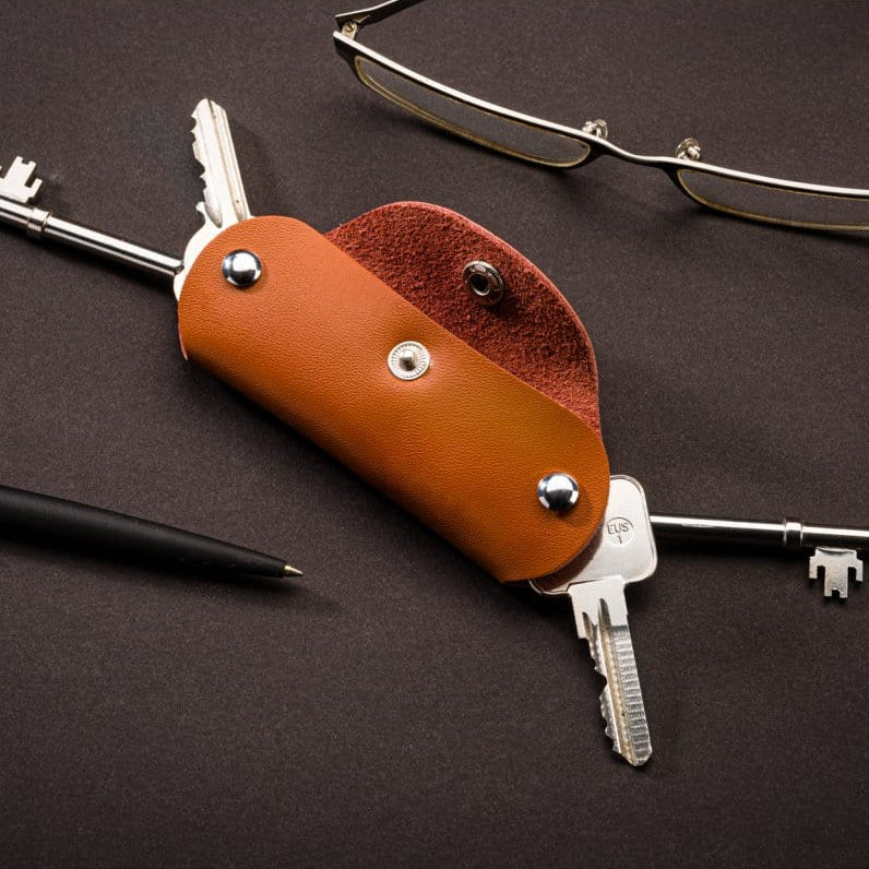 Small leather key holder, havana tan, lifestyle