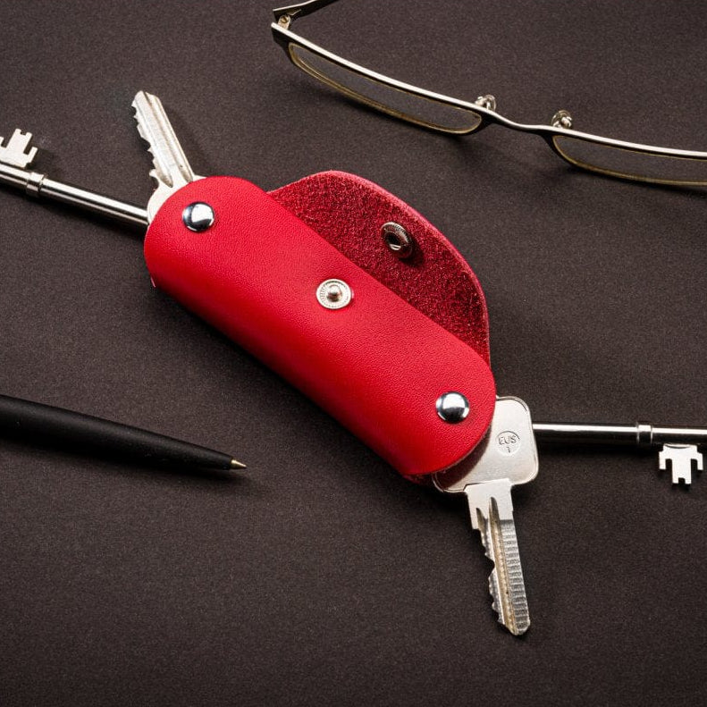 Small leather key holder, red, lifestyle